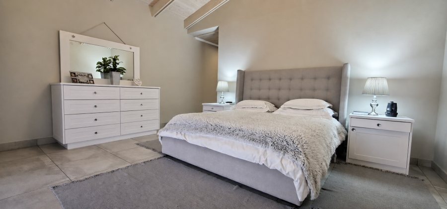8 Bedroom Property for Sale in Myburgh Park Western Cape